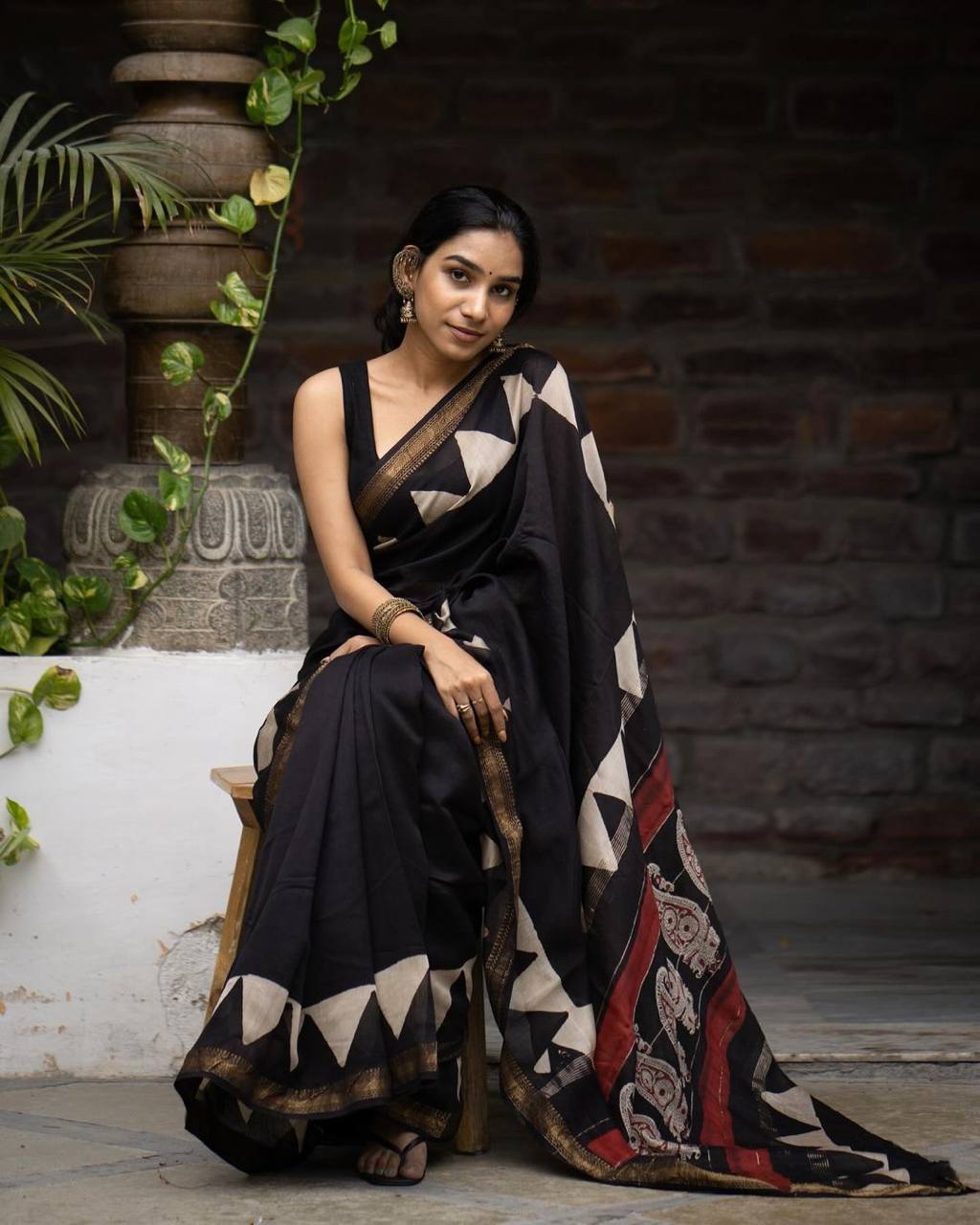 Urvi - Black Color Maheshwari Silk Saree